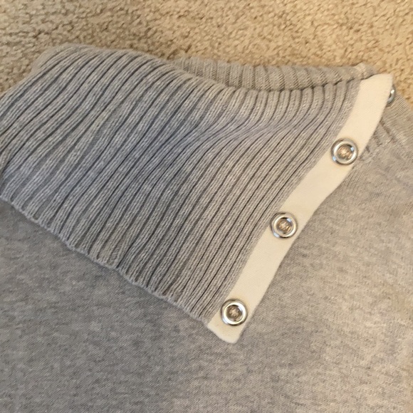 Banana republic size medium gray sweater. I get so many compliments when wearing - Picture 2 of 6